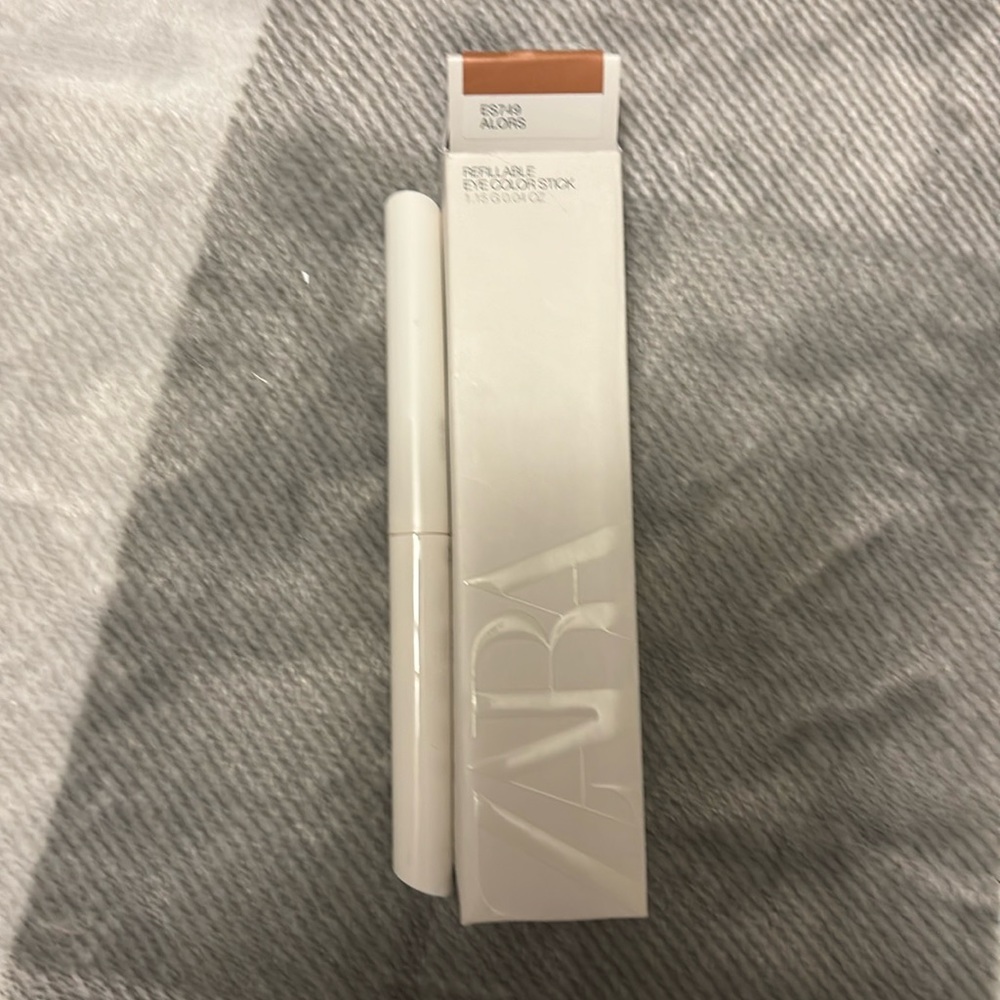 Zara Eye Color Stick